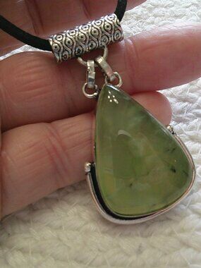 Stunning MOSS PREHNITE Handmade Sterling 925 Pendant/Cord #436E
